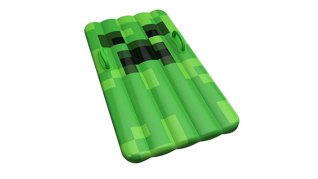 A Playview Brands a Minecraft és NERF felfújható játékokat hozza a hátsó udvarra.