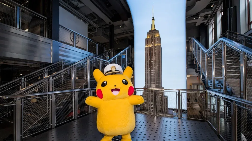 Nézd meg, ahogy Pikachu meglátogatja az Empire State Buildinget a Pokémon Napon