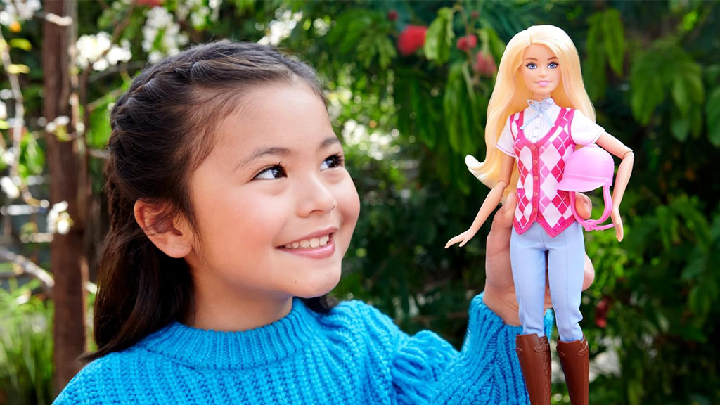 Barbie új lovas kalandra indul a Barbie rejtélyek: A nagy lóverseny című filmben
