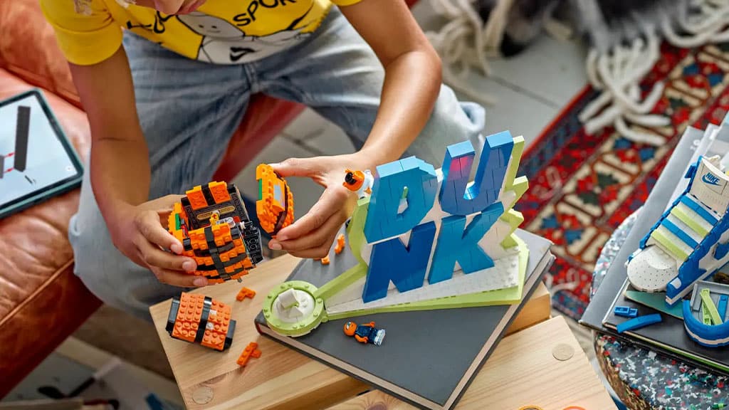 A Nike és a LEGO Csoport egyesíti a kosárlabdát és az építőkockákat