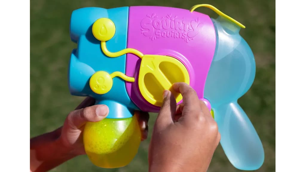 Buffalo Games Chuckle &amp; Roar Squirty Squirts 2 az 1-ben elektromos buborék- és vízipisztoly