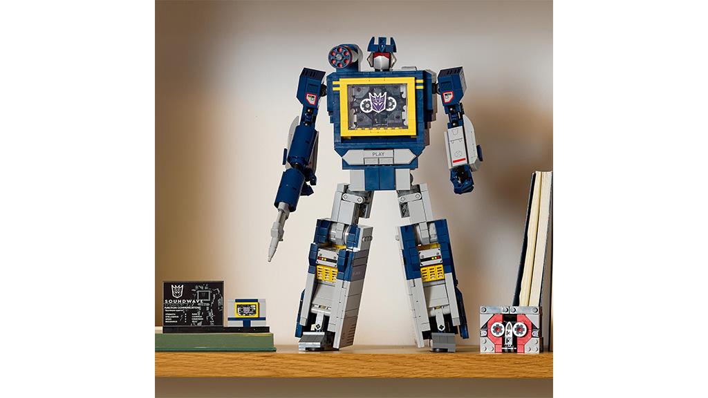Ez a LEGO Transformers Soundwave robot az egyik legvagányabb építőszett