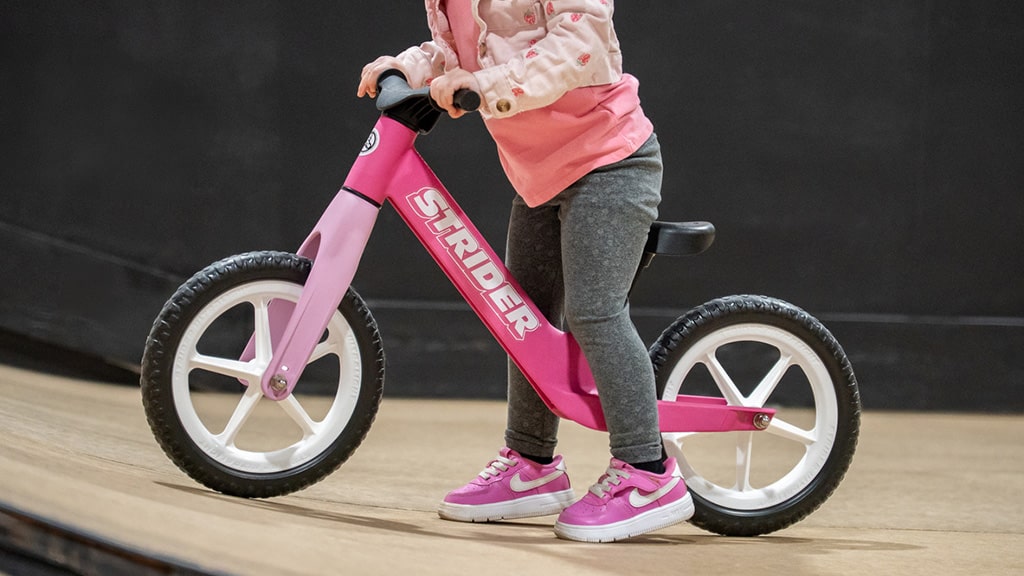Mozgasd meg a kicsiket a Strider Bikes új 12 Comp kerékpárjával!