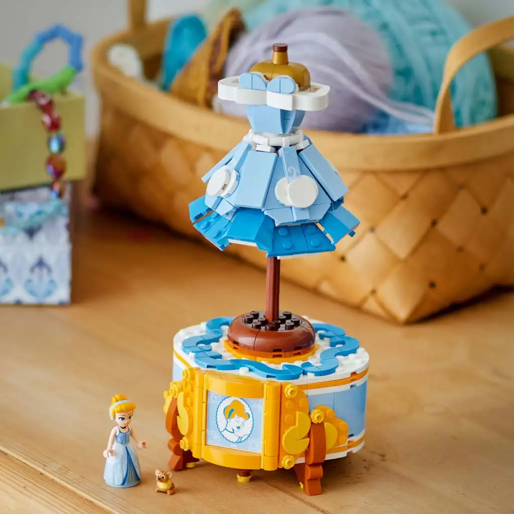 LEGO® Disney: Hamupipőke ruhája (43266) kép 5