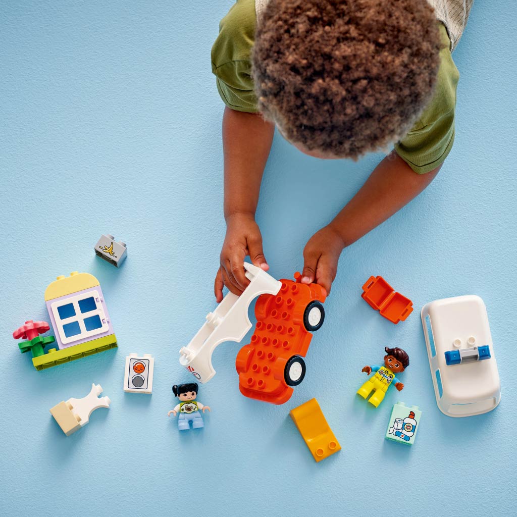 LEGO® DUPLO®: Mentőautó és mentősofőr (10447) kép 3