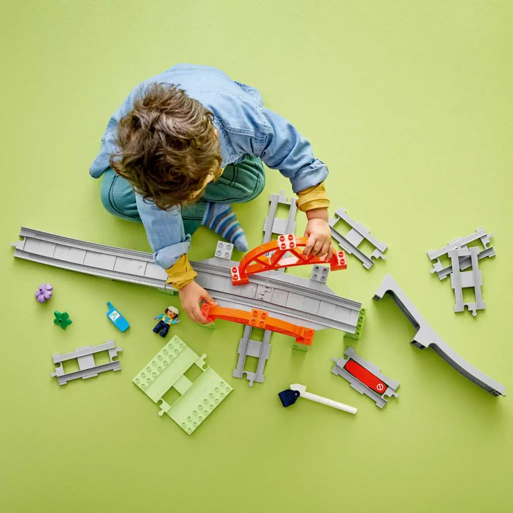 LEGO® DUPLO®: Vasúti híd és sínek kiegészítő szett (10426) kép 3