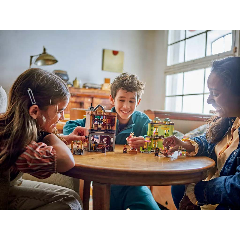 LEGO® Harry Potter: Kviddics™ a javából sportszaküzlet és a Fagylaltszalon (76452) kép 7