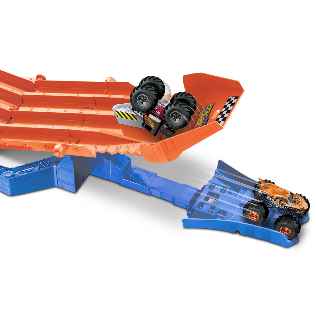 Hot Wheels Monster Trucks: Hajsza pályaszett 2db kisautóval - Mattel kép 3