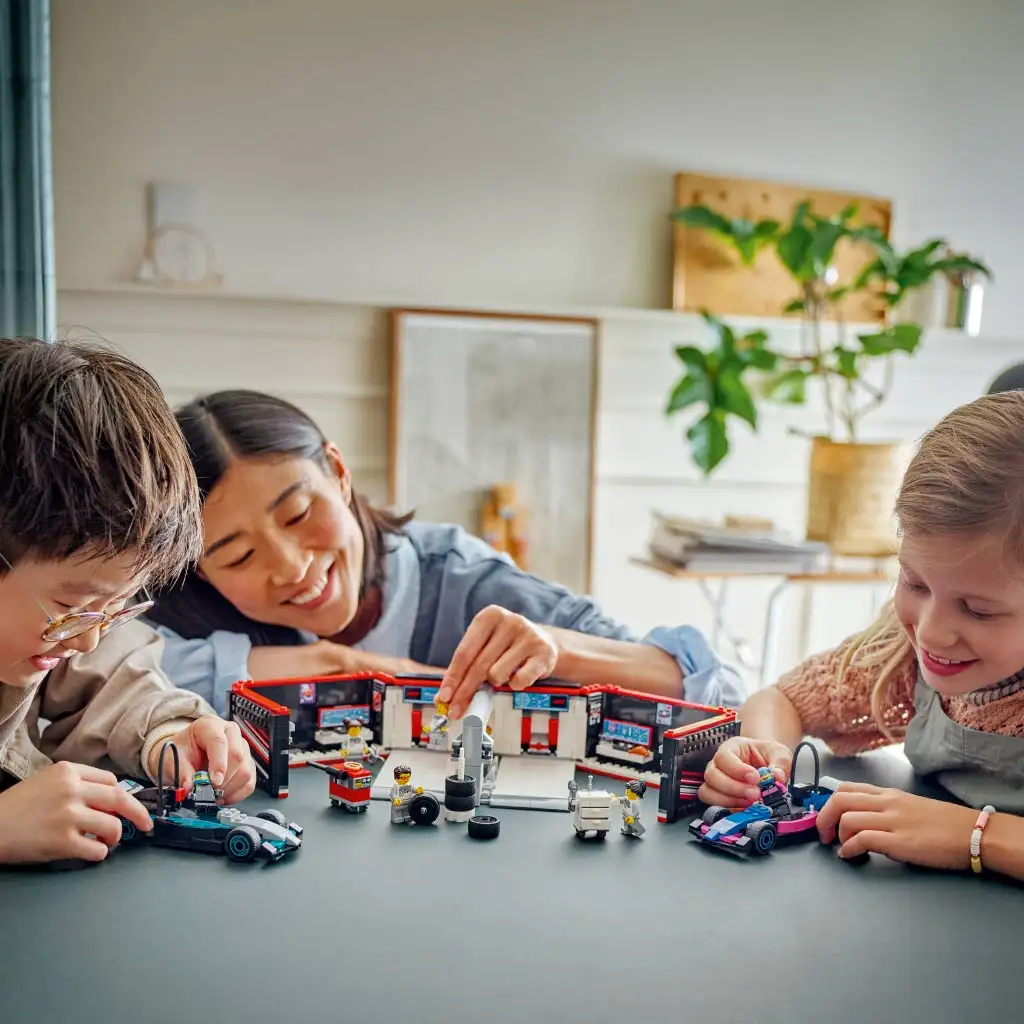 LEGO® City: F1®-es garázs, Mercedes-AMG és Alpine autók (60444) kép 3