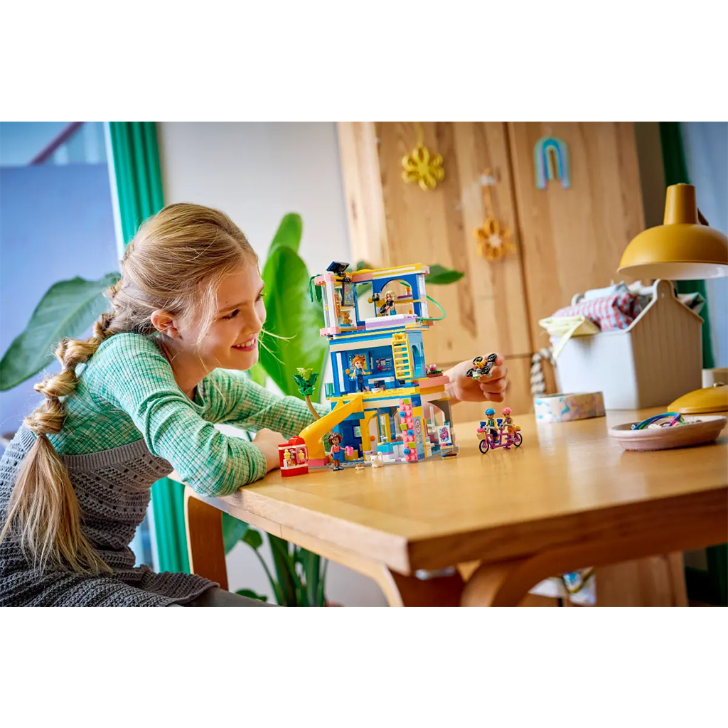 LEGO® Friends: Heartlake City klubház (42689) kép 7