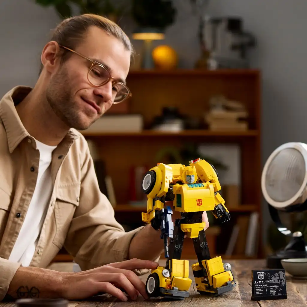 LEGO® Icons: Űrdongó (10338) kép 5