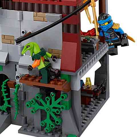 LEGO® Ninjago: A világítótorony ostroma (70594) kép 7