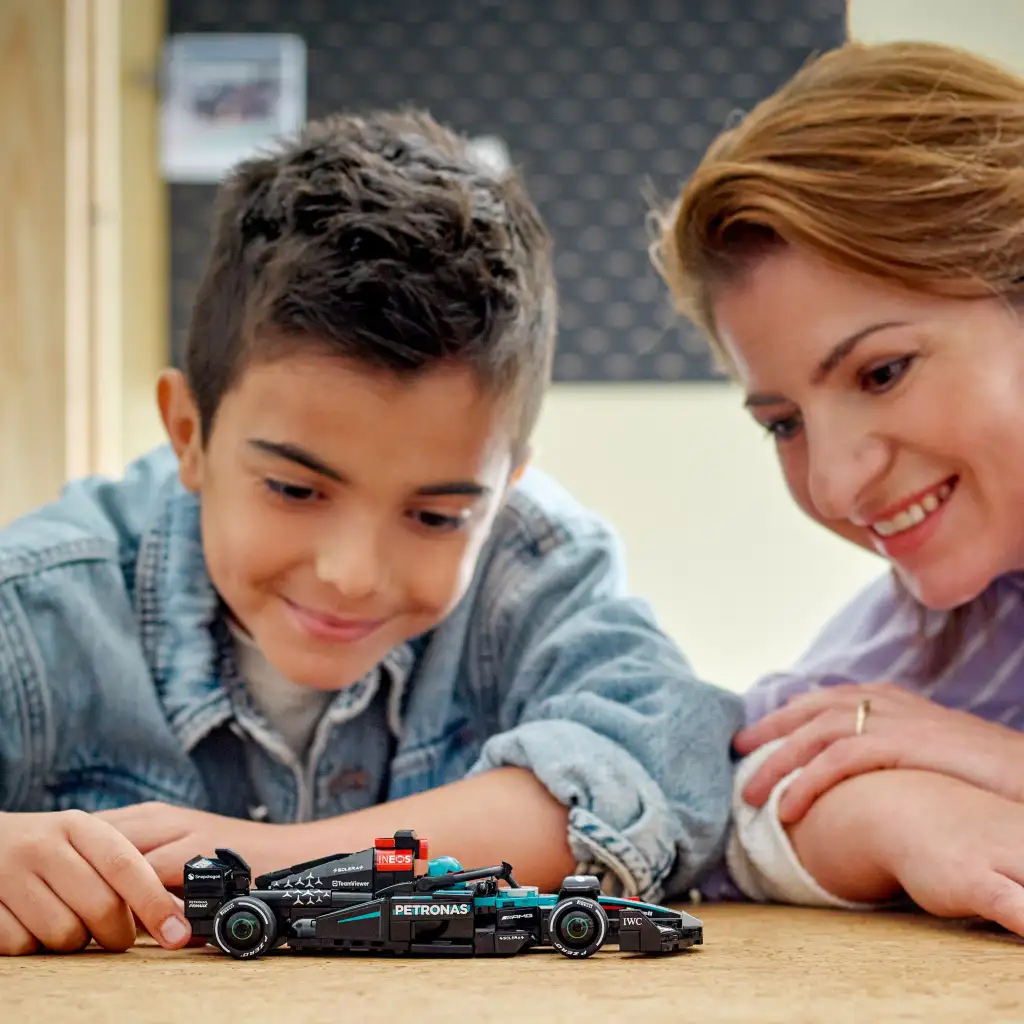 LEGO® Speed Champions: Mercedes-AMG F1® W15 versenyautó (77244) kép 6