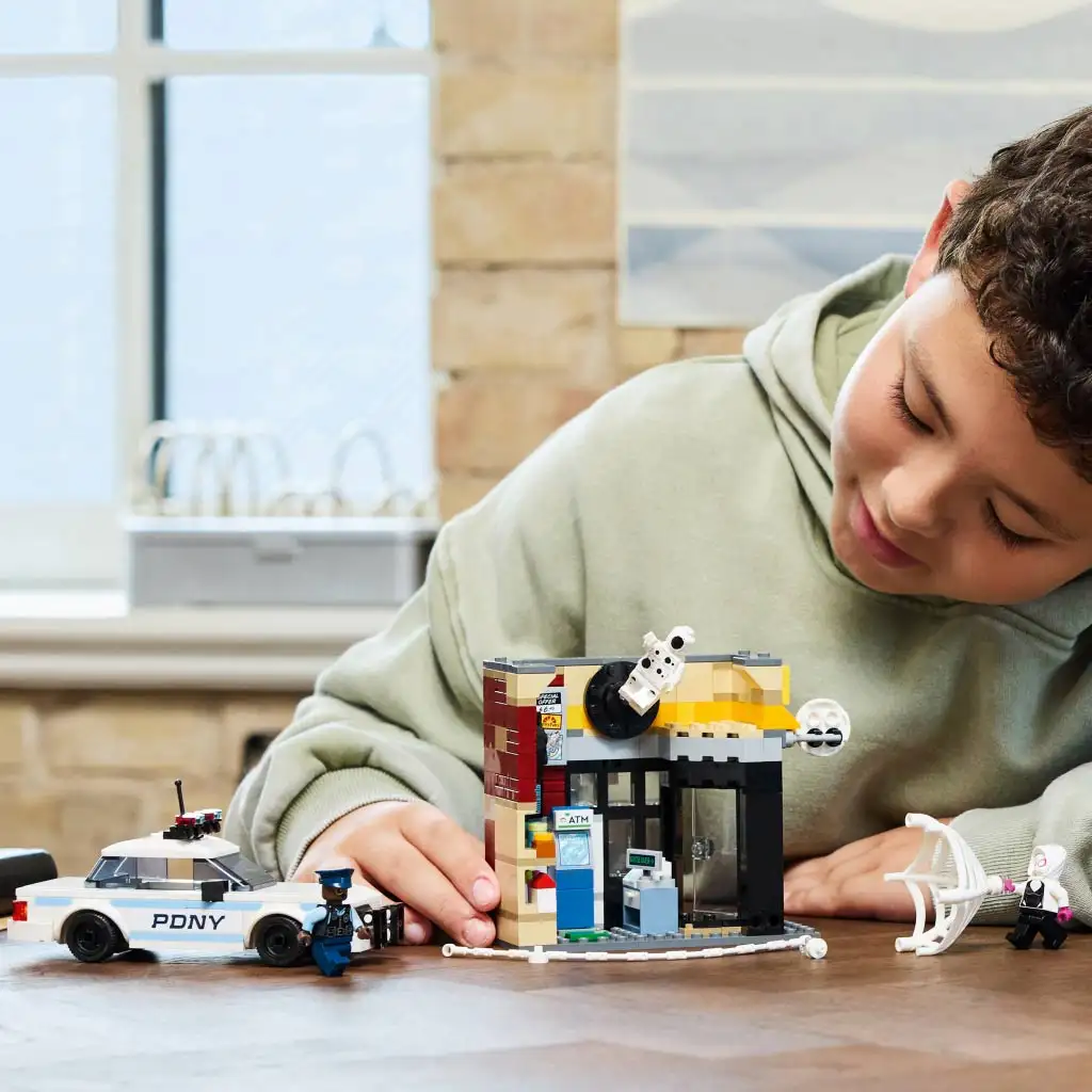 LEGO® Super Heroes: Marvel Pókverzum - Miles Morales vs. Folt kép 3