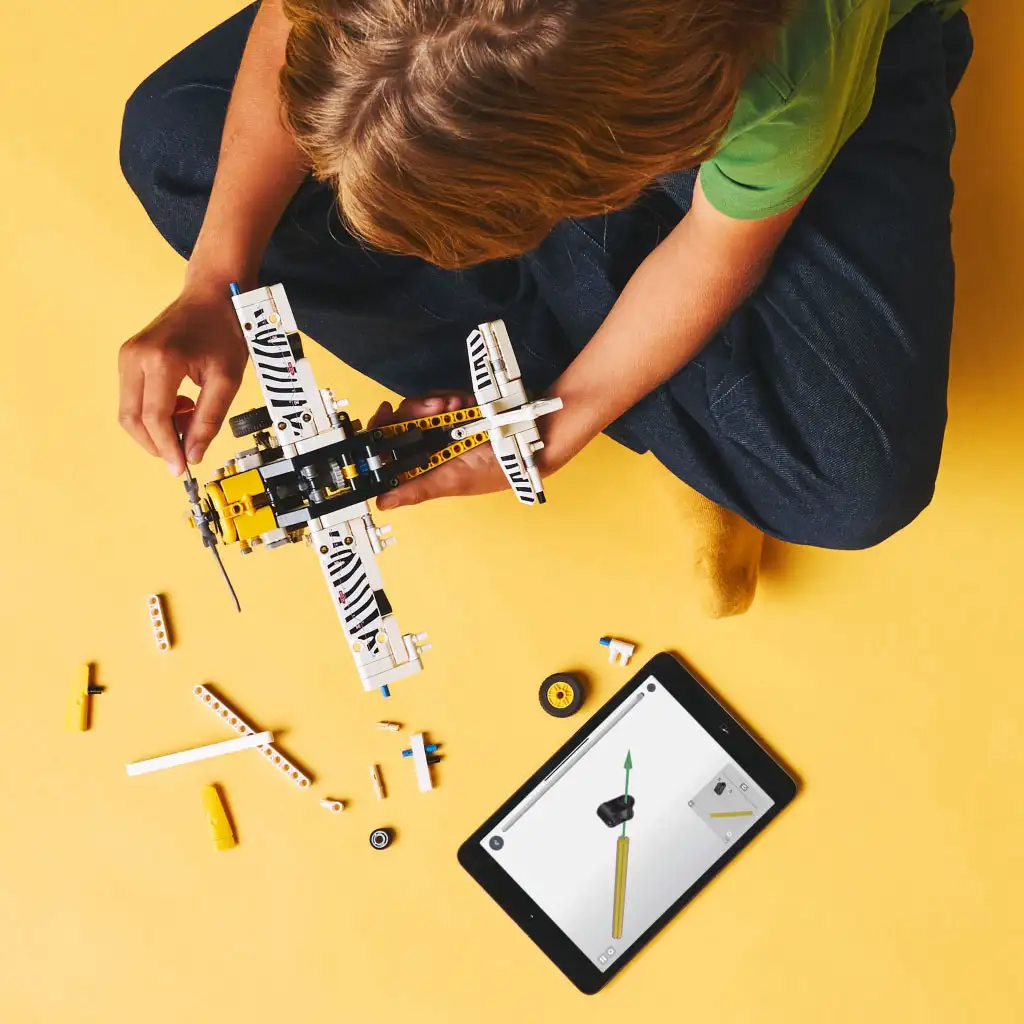 LEGO® Technic: Kisrepülő (42198) kép 4