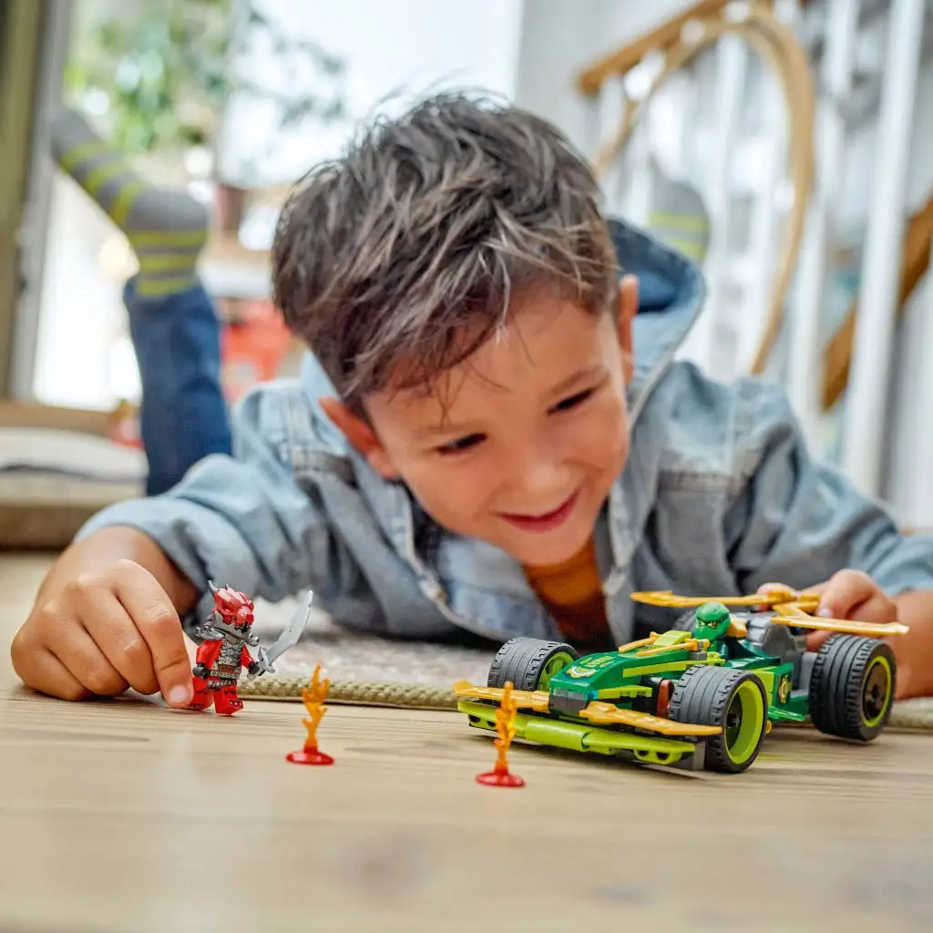 LEGO® Ninjago: Lloyd hátrahúzhatós versenyautója (71828) kép 4