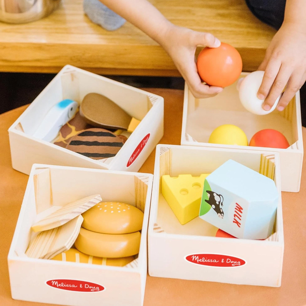 Melissa&Doug: Élelmiszerek ládákban fa játékszett - Spin Master kép 4