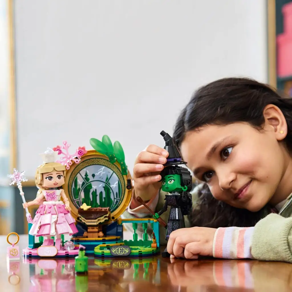 LEGO® Wicked: Elphaba és Glinda figurák (75682) kép 3